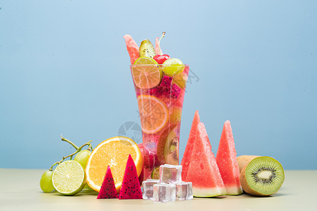 樱桃西瓜饮料桌面上的水果茶和水果背景