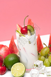 膳食纤维水果酸奶杯图片