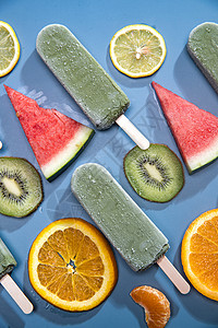 绿色冰棒夏天凉爽橘子水果切片和冰棍背景