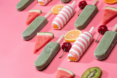 绿色冰棒水果切片和冰棍背景