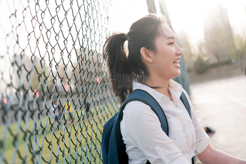 书包东方人表现积极青年女大学生图片