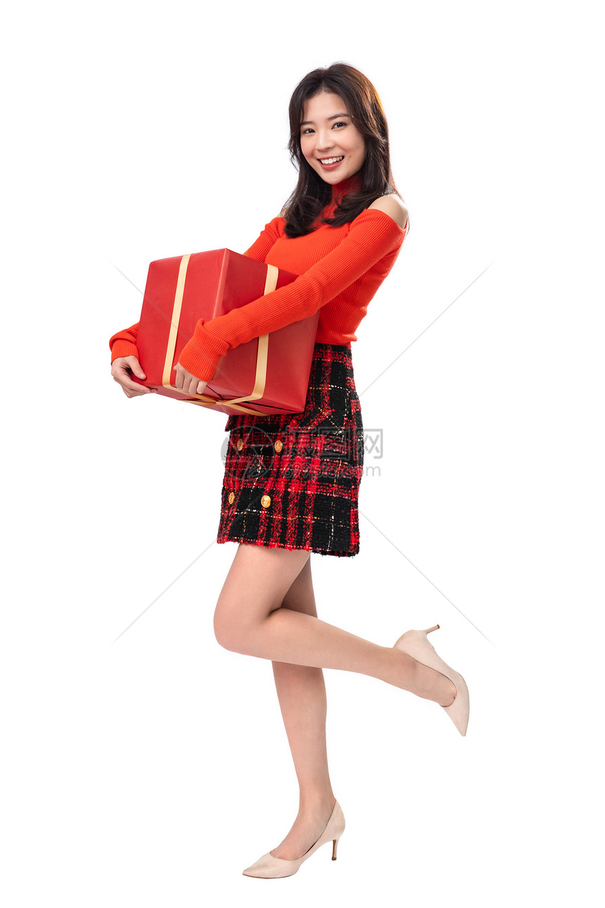 礼品幸福拿着礼物的青年女人图片