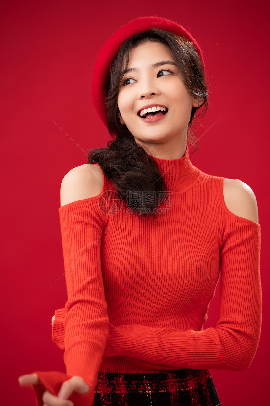 快乐欢乐成年人穿红色衣服的青年女人肖像图片