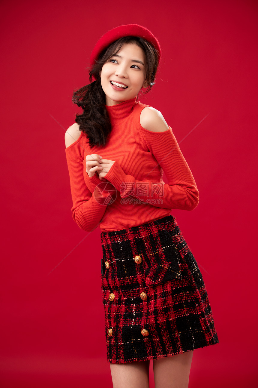 爱人亚洲穿红色衣服的青年女人肖像图片