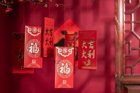压岁钱古典风格传统悬挂在梅花下面的红包运气高清图片素材