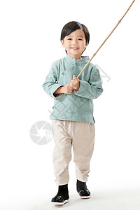 庆祝新年前夕传统一个小男孩手拿灯笼竿图片