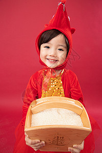 日本风格龙年元素丰收好奇心吉祥抱着一斗米的可爱小男孩背景