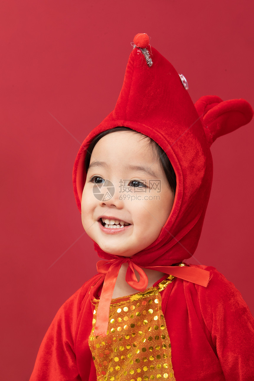 动物形象吉祥传统节日可爱的小男孩戴着小老鼠帽子