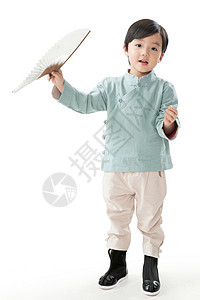 儿童唐装可爱的的小男孩拿着扇子玩耍图片