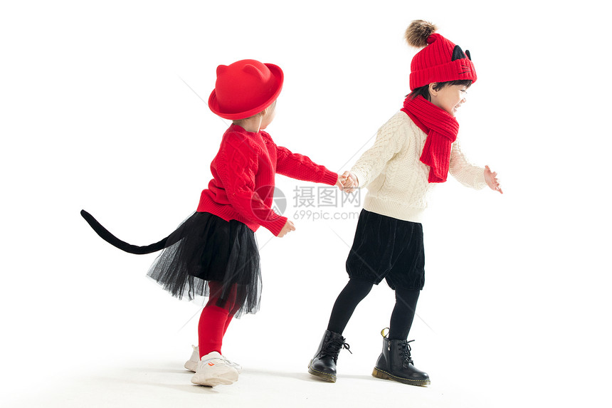 红色元素人两个小朋友庆祝新年图片