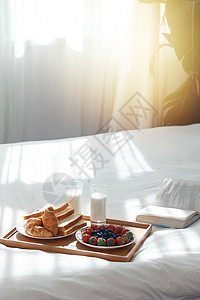 卧室住宅房间书食品早餐温馨高清图片素材