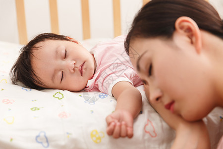 健康生活方式希望选择对焦妈妈陪宝宝睡觉图片