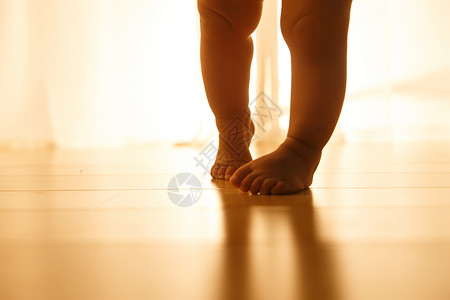男婴宝宝学走路图片