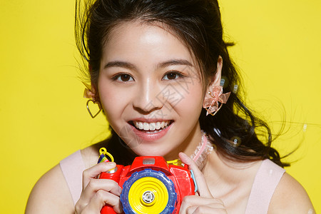 亚洲青年文化个年轻女人拿着相机图片