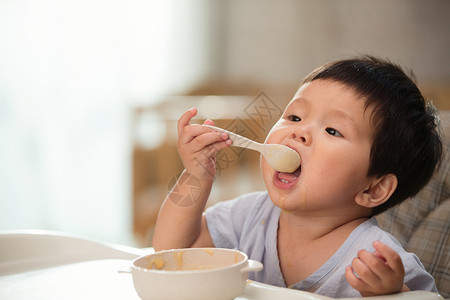 孩子不爱吃饭可爱的宝宝吃饭背景