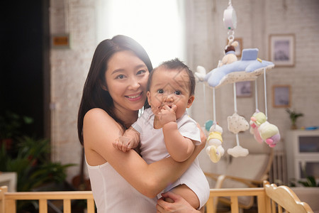 健康快乐妈妈抱着宝宝温馨家园高清图片素材