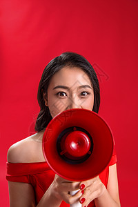 龙年大吉喜庆活动宣传喜庆自信扩音器青年女人拿着话筒背景
