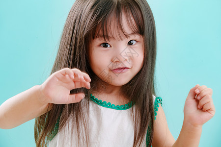蓝色清新珠子可爱的童年儿童小女孩的可爱表情背景