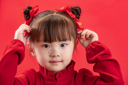 节日学龄前儿童好奇心可爱的小女孩过新年图片