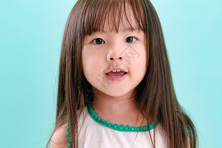 快乐清新东亚小女孩的可爱表情图片