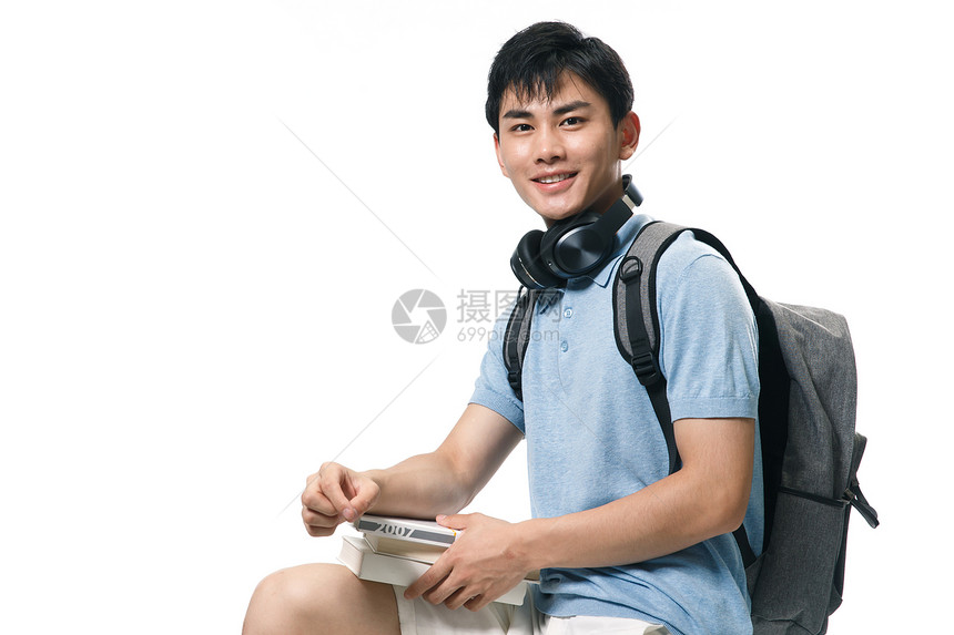 一个年轻的大学男生图片