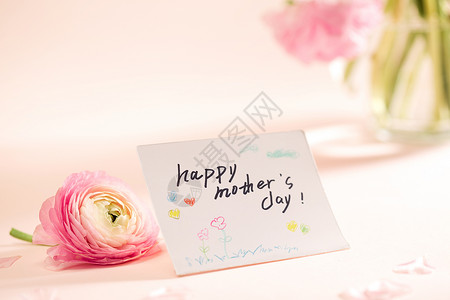 母亲节粉色花瓣母亲节感谢贺卡和花朵背景