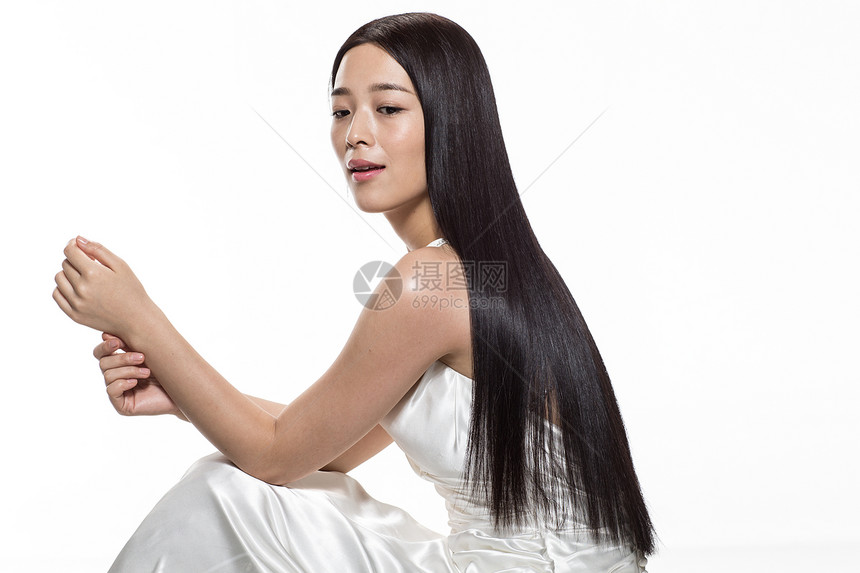 头发仅一个女人优雅有着柔顺的长发的美女图片