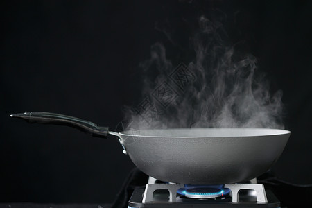 厨房摄影彩色图片黑色背景摄影燃气灶和炒锅背景