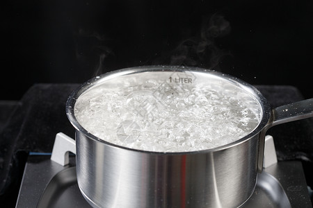 不锈钢炊具黑色背景烹调影棚拍摄沸水背景