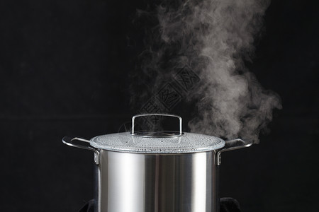 闪亮的厨具蒸汽炖锅背景图片