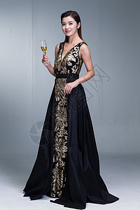 香槟酒亚洲人连衣裙身穿晚礼服的优雅女背景图片