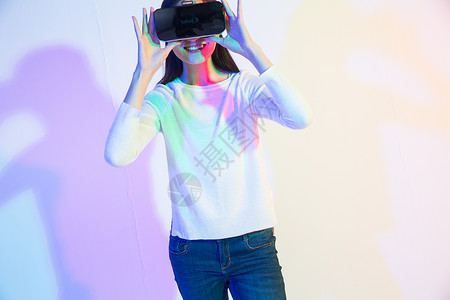 3d灯光素材使用vr眼镜的青年女子背景