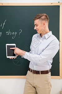 英文课程专门技术摄影梦想老师站在教室的黑板前背景