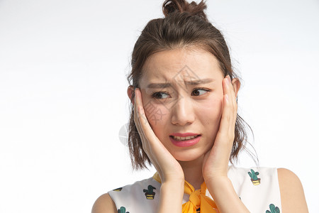 捂脸表情玩耍成年人青年文化青年女人手捂脸背景