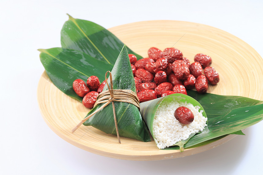 传统端午粽子和糯米红枣图片