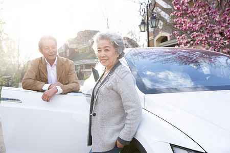 家庭用车摄影乐趣女人老年夫妇驾车背景
