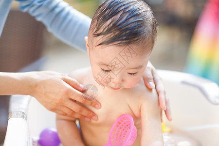 小泡泡人男孩婴儿期可爱的小婴儿洗澡背景
