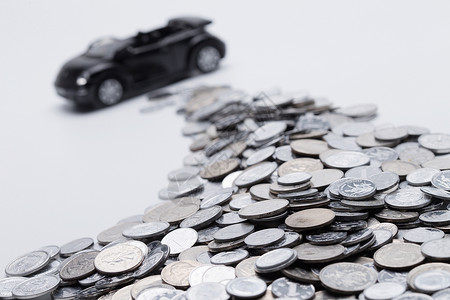 购物贷款财务项目硬币和汽车模型图片
