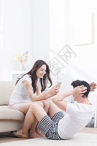 微笑青年伴侣亚洲人青年情侣用手机照相图片