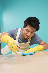 清理家务男人家务劳动仅一个青年男人彩色图片青年男人做家务背景