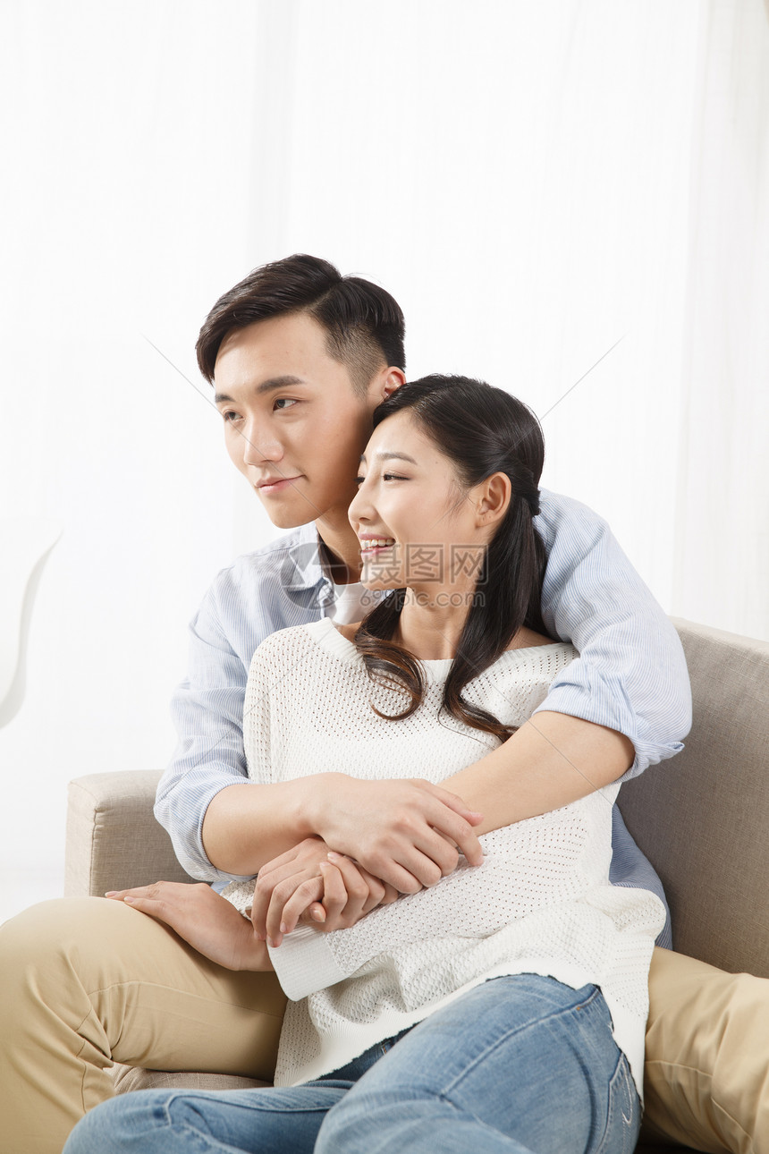 亚洲人欢乐和谐浪漫情侣图片
