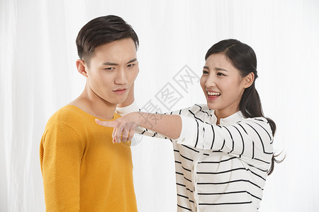 水平构图亚洲人两个人青年情侣吵架图片