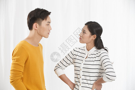 休闲生活亚洲人争论青年情侣吵架图片