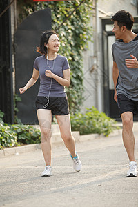 青年情侣跑步健身图片