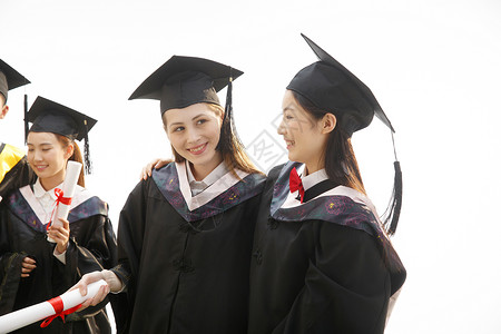 大学生穿着学士服庆祝毕业青年人高清图片素材
