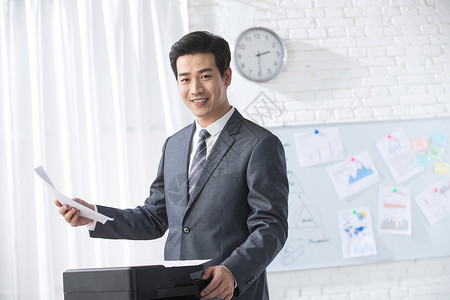 成就人纸青年商务男人在办公亚洲高清图片素材