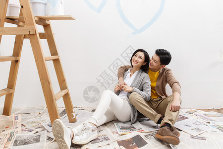 青年夫妇水平构图亚洲年轻夫妇装修房子快乐高清图片素材