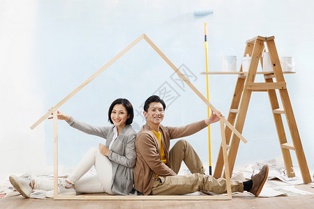 坐着青年男人住宅内部快乐家庭装修房子亚洲高清图片素材