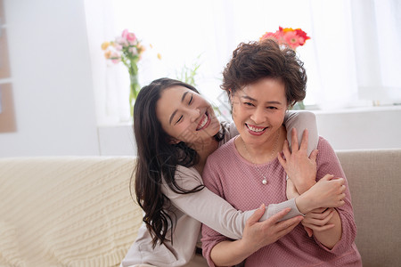 退休老年女人亚洲幸福母女高清图片