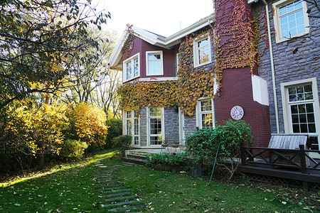 环境美丽的庭院私家别墅高清图片